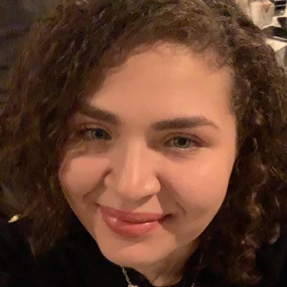 Poshmark profile picture for @nadaashraf